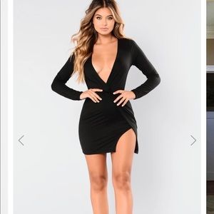 Long sleeve short black dress